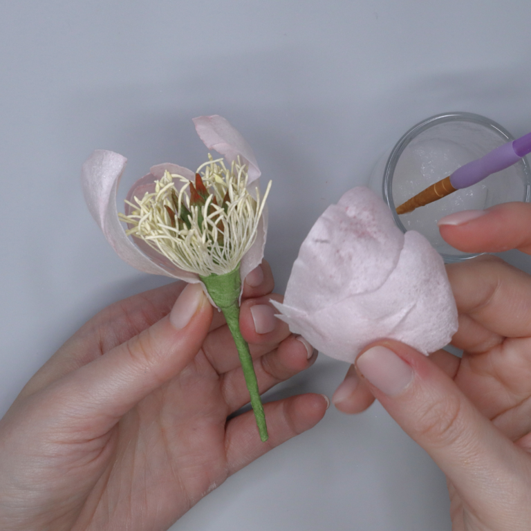 Wafer Paper Peony workshop with Florea Cakes for home bakers ()